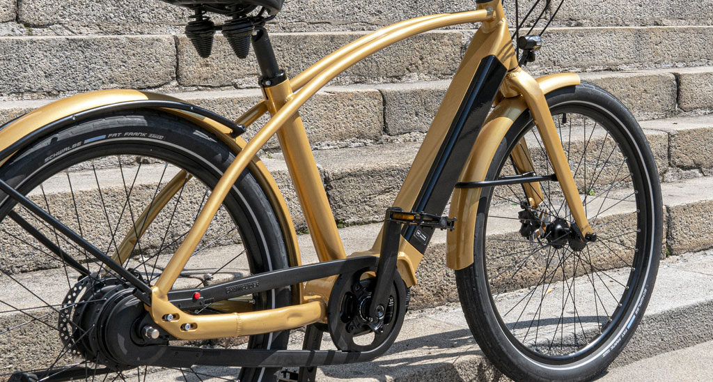 vélo électrique cadre haut en doré