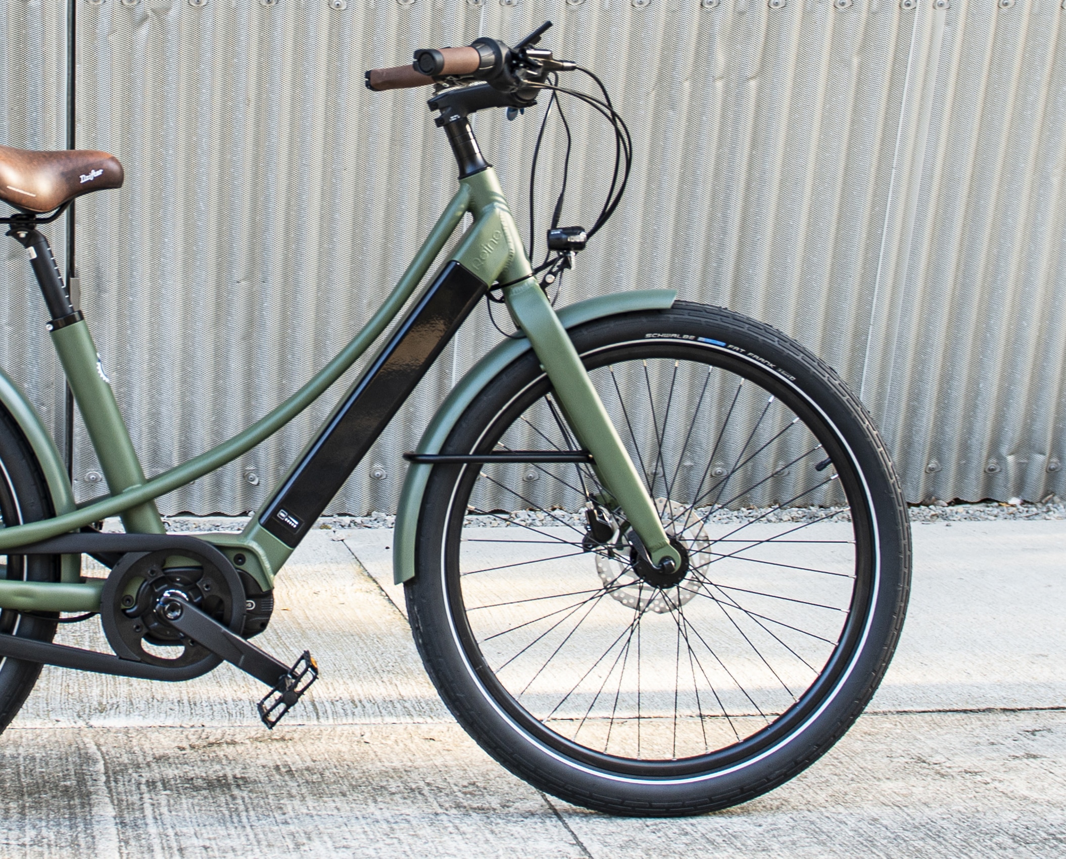 design avant du vélo électrique coloris Kaki en version cadre bas Reinebike Made in france