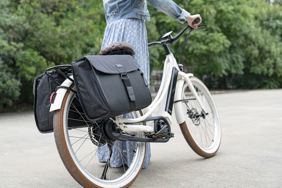 option double sacoche femme à clipser sur porte-bagage vélo électrique Reinebike